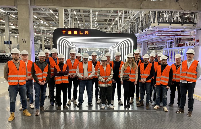 Soldatentag in der TESLA Gigafactory